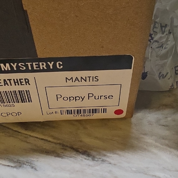 Portland Leather Mystique Bright Green Crossbody Bag - Picture 4 of 8